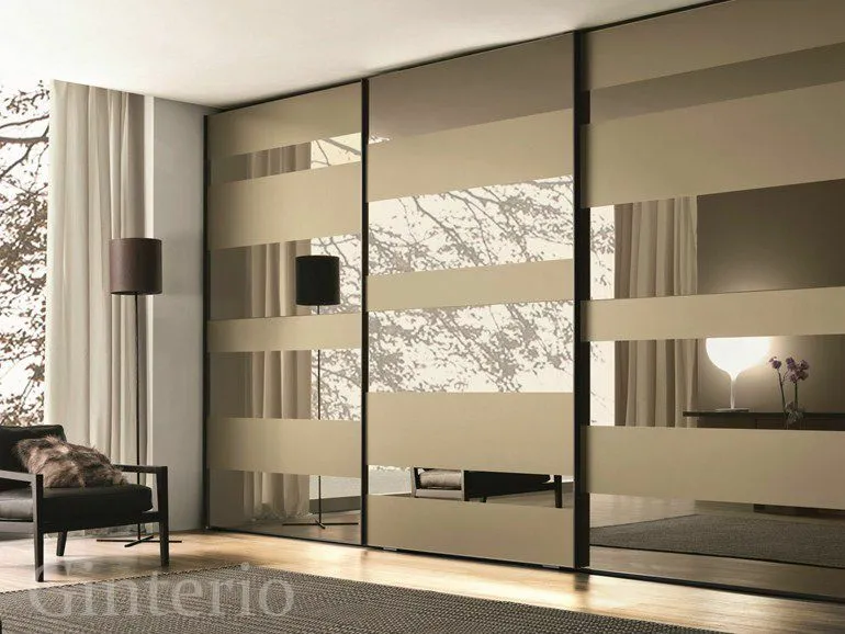 Стеклянная зеркальная дверь для шкафа-купе от Gintereo. Заказать и купить межкомнатную дверь из стекла в Москве, СПБ