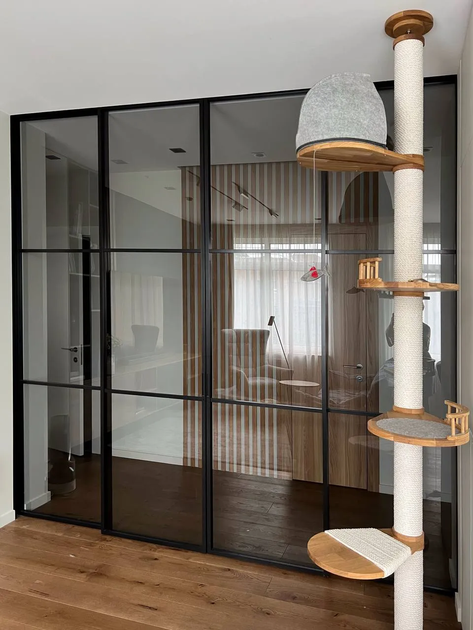 Раздвижная стеклянная перегородка Gintereo. Купить, заказать межкомнатные перегородки для зонирования гостиной и коридора