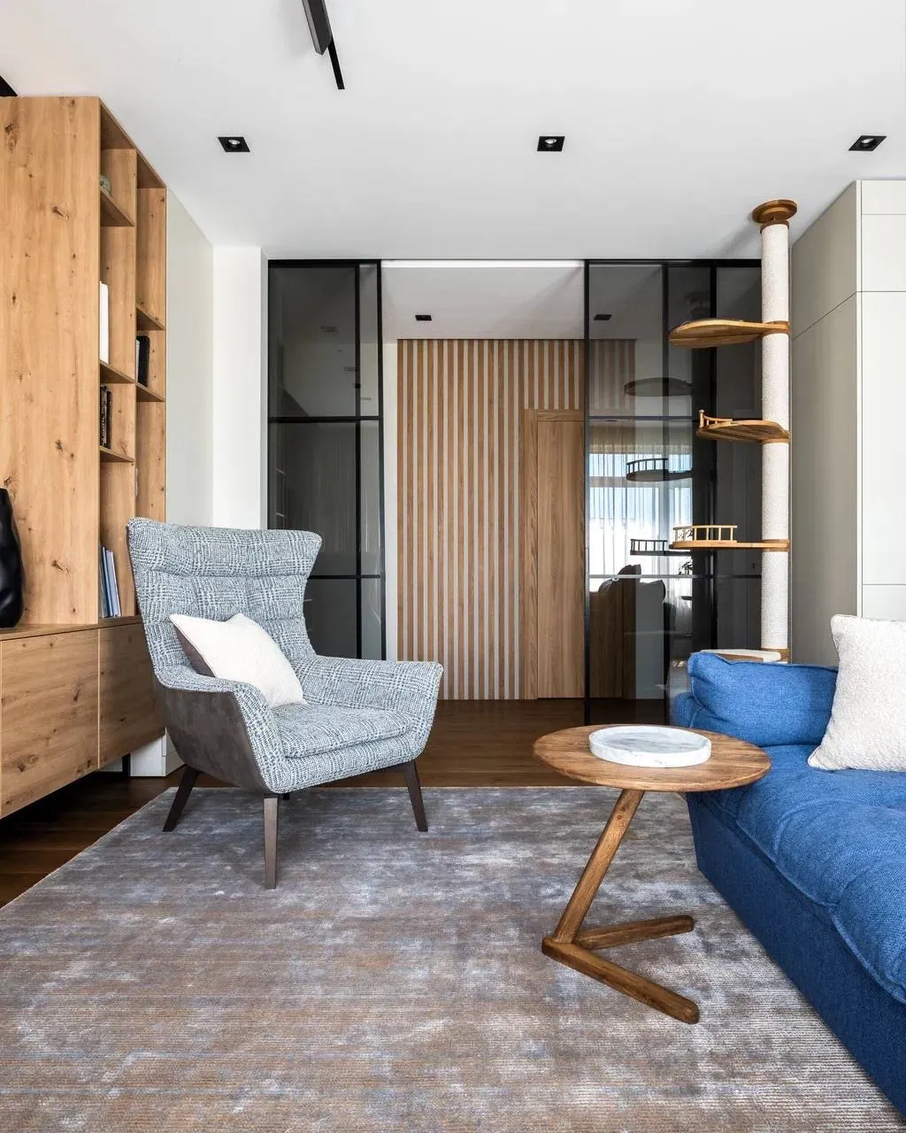 Раздвижная межкомнатная перегородка Gintereo в гостиной. Заказать и купить перегородки из стекла и алюминия в Москве, СПБ