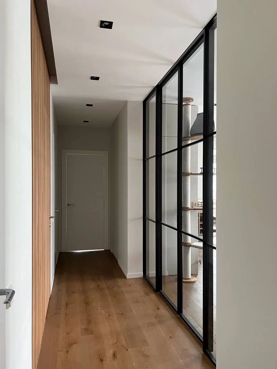 Распашная стеклянная межкомнатная перегородка Gintereo. Заказать и купить перегородки из стекла и алюминия в Москве, СПБ