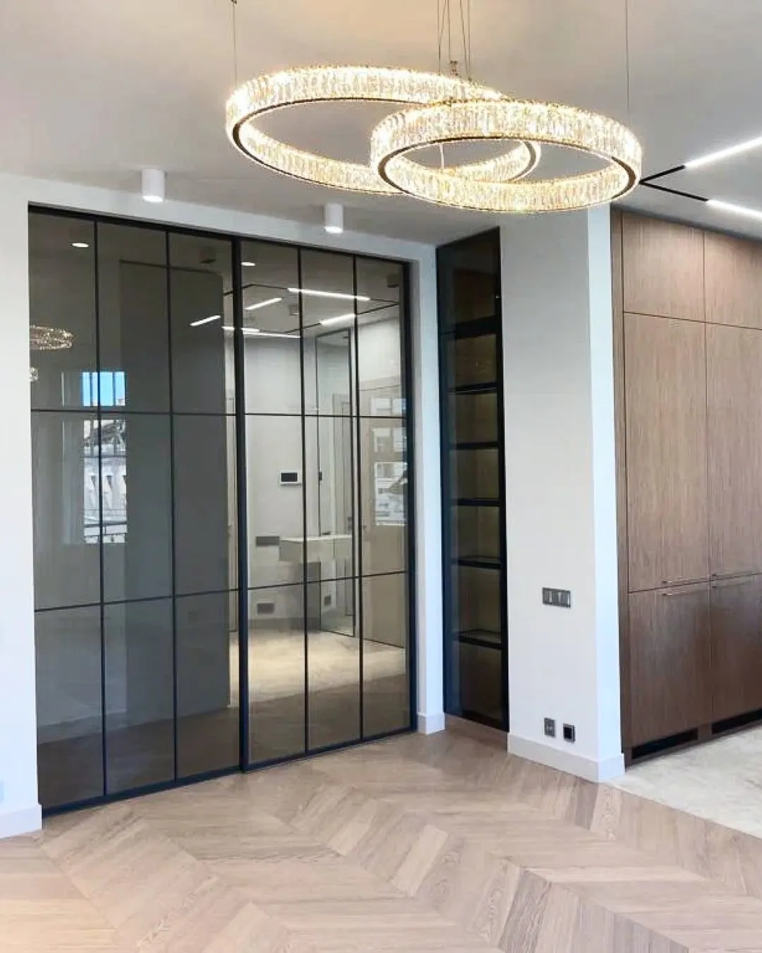 Раздвижная стеклянная межкомнатная перегородка SLIDE-01 в стиле лофт от Gintereo. Заказать и купить перегородку из стекла в Москве, СПБ 