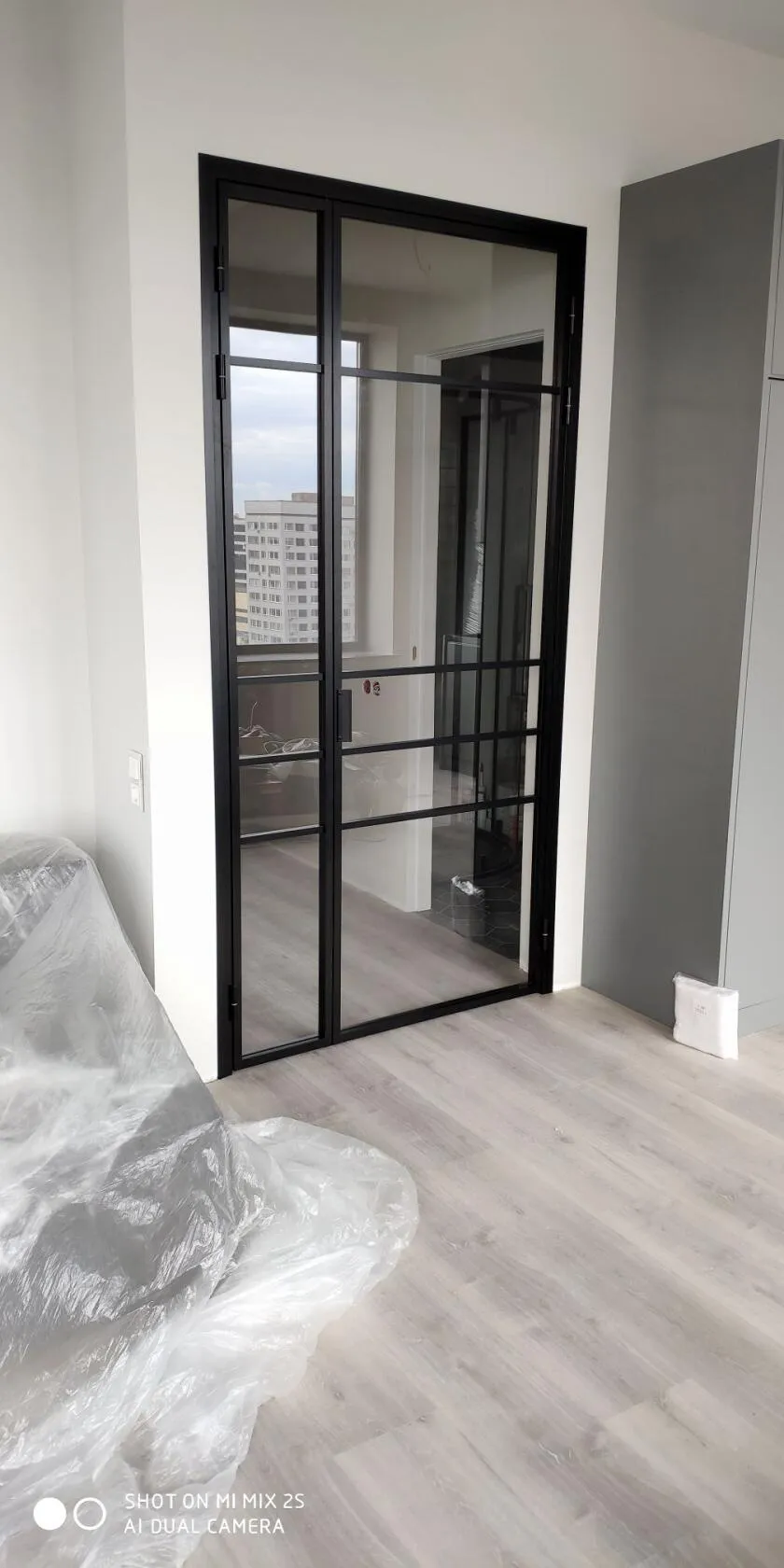 Раздвижная стеклянная перегородка Gintereo на балконе. Купить и заказать межкомнатную перегородку из стекла в Москве, СПБ