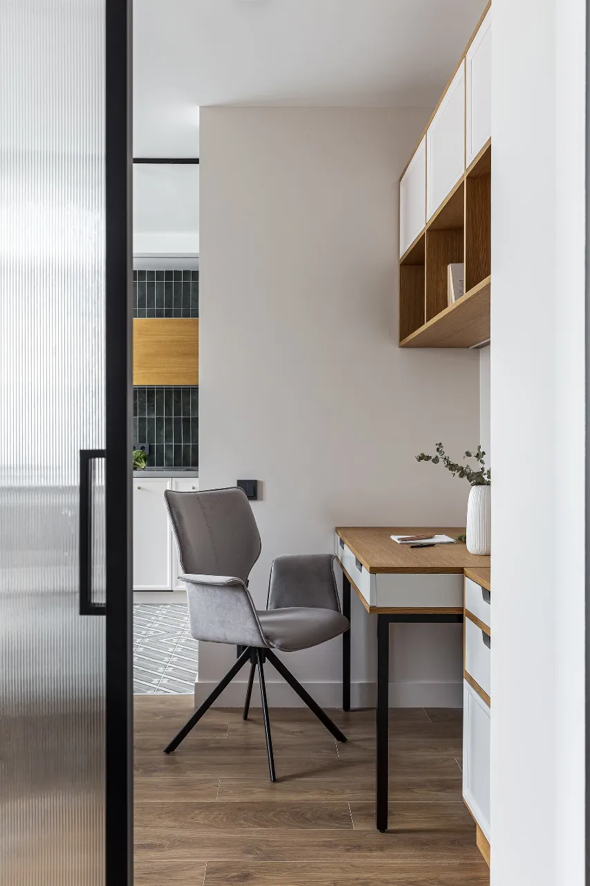 Раздвижная межкомнатная перегородка Gintereo в интерьере. Заказать и купить перегородки из рифленого стекла в Москве, СПБ