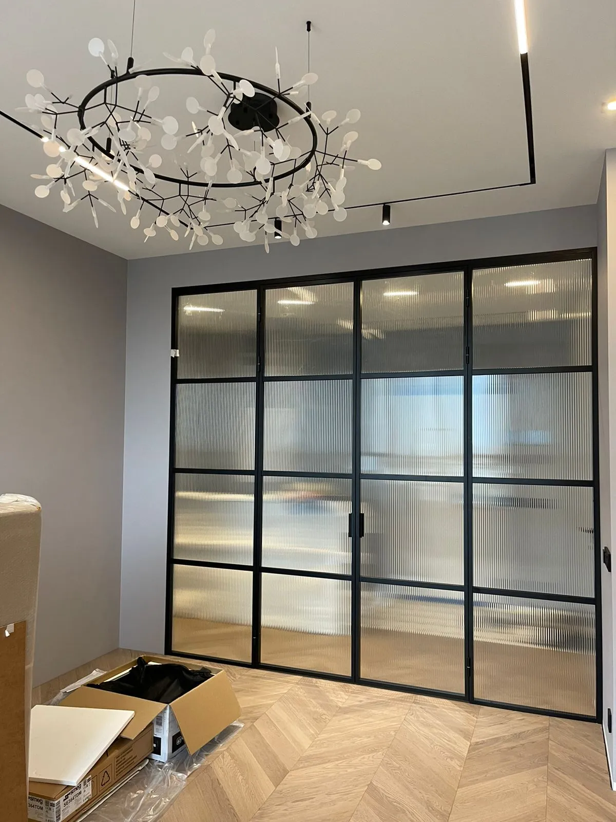 Раздвижная стеклянно-алюминиевая межкомнатная перегородка Ginterio — купить, заказать в Москве и Санкт-Петербурге