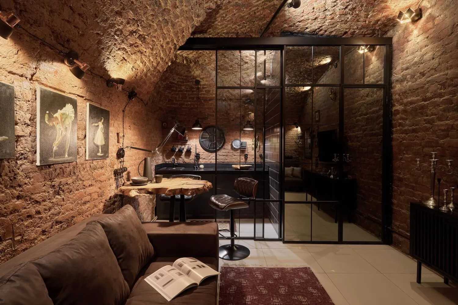 Стационарная межкомнатная перегородка для зонирования от Gintereo в интерьере бывшей каретной комнаты времен Екатерины 2.