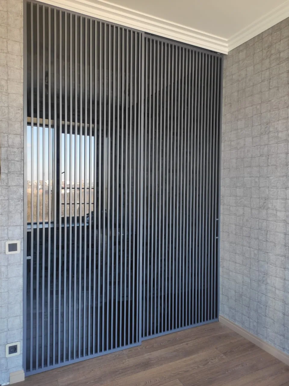 Реечные межкомнатные лофт перегородки Gintereo в интерьере квартиры. Заказать и купить перегородку из реек в Москве, СПБ