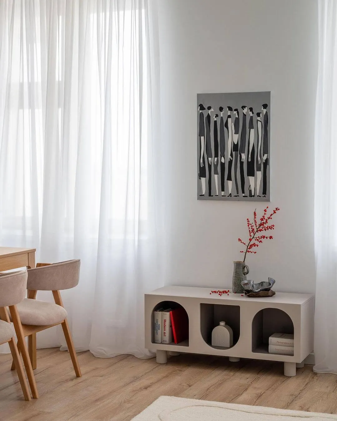 Минималистичный интерьер квартиры в светлых тонах - проект Gintereo, в котором будет размещена межкомнатная перегородка