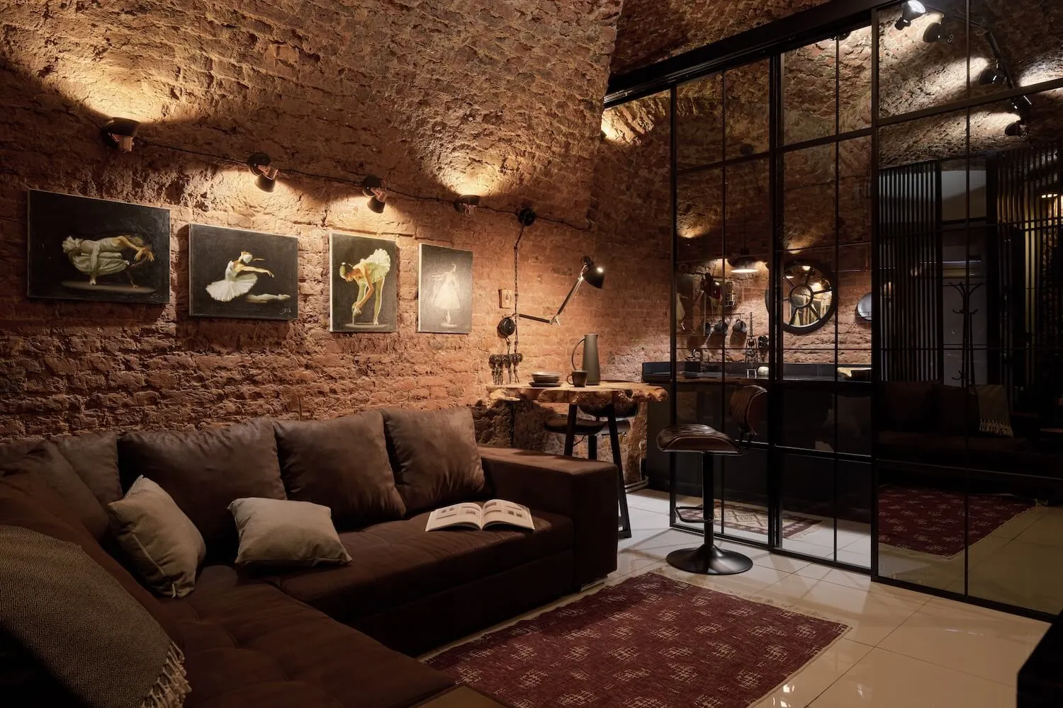 Статичные стеклянные перегородки в стиле лофт Gintereo в интерьере. Купить и заказать межкомнатную перегородку в Москве, СПБ