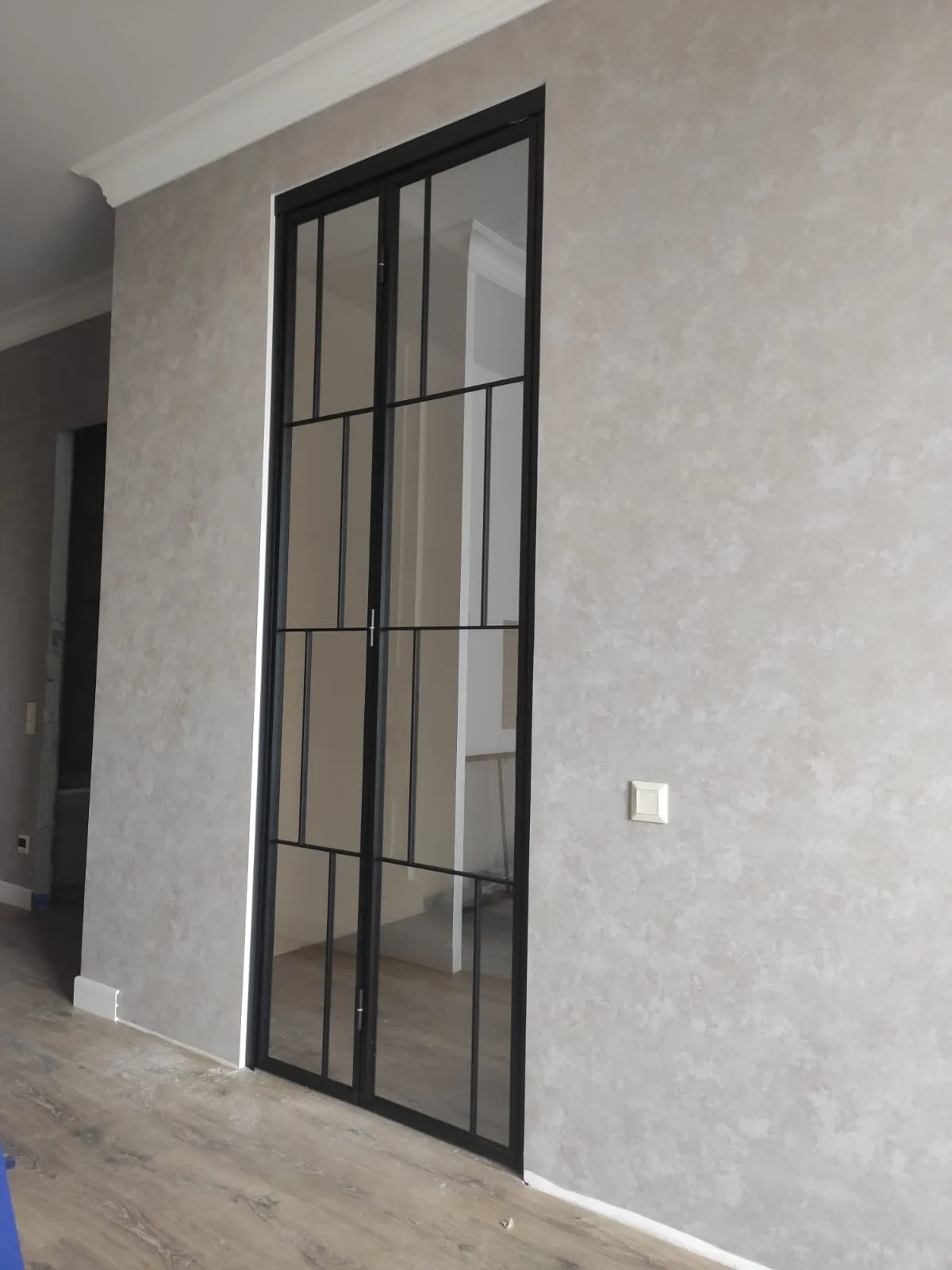 Стеклянная межкомнатная дверь Gintereo. Заказать и купить дверь из декоративного стекла в Москве, Санкт-Петербурге