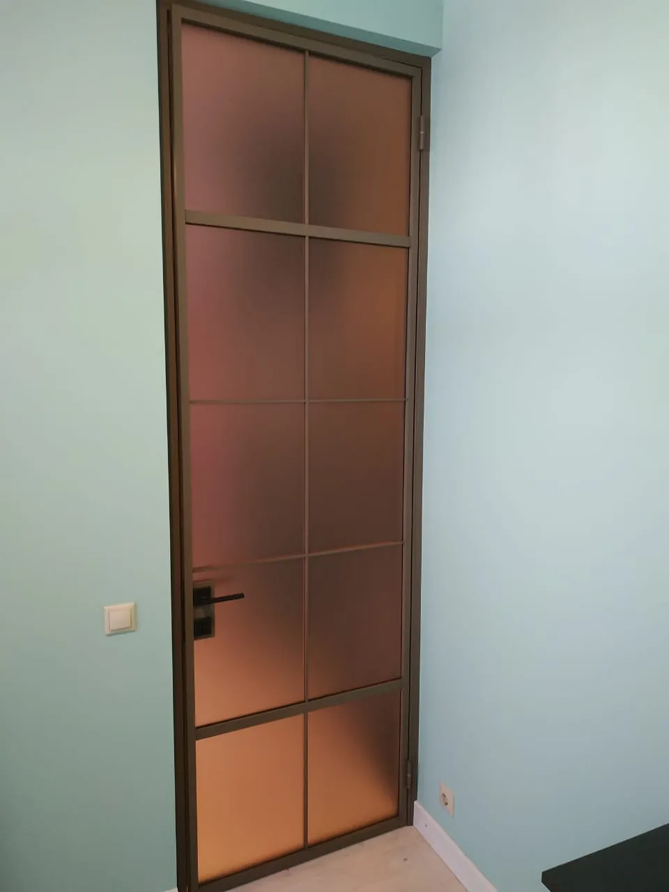 Стеклянная матовая дверь серии MATTE-06 от Gintereo. Заказать и купить межкомнатную дверь в Москве, Санкт-Петербурге