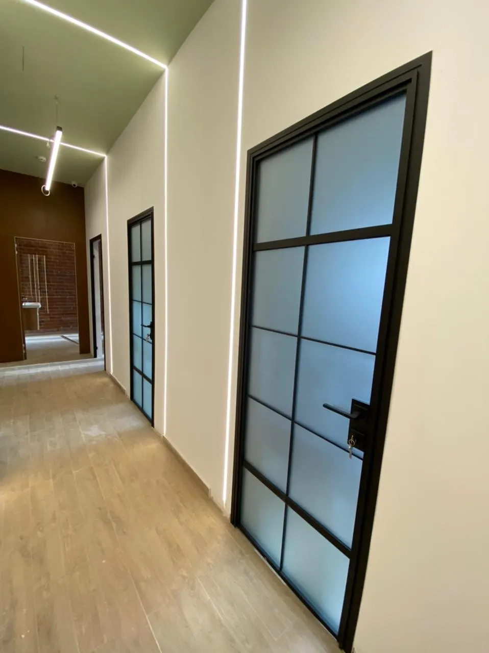 Стеклянные матовые двери Gintereo серии MATTE. Купить межкомнатную дверь из матового стекла под заказ в Москве, СПБ