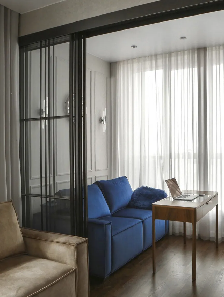 Раздвижная стеклянная перегородка Gintereo для зонирования кабинета. Купить, заказать межкомнатные лофт перегородки 