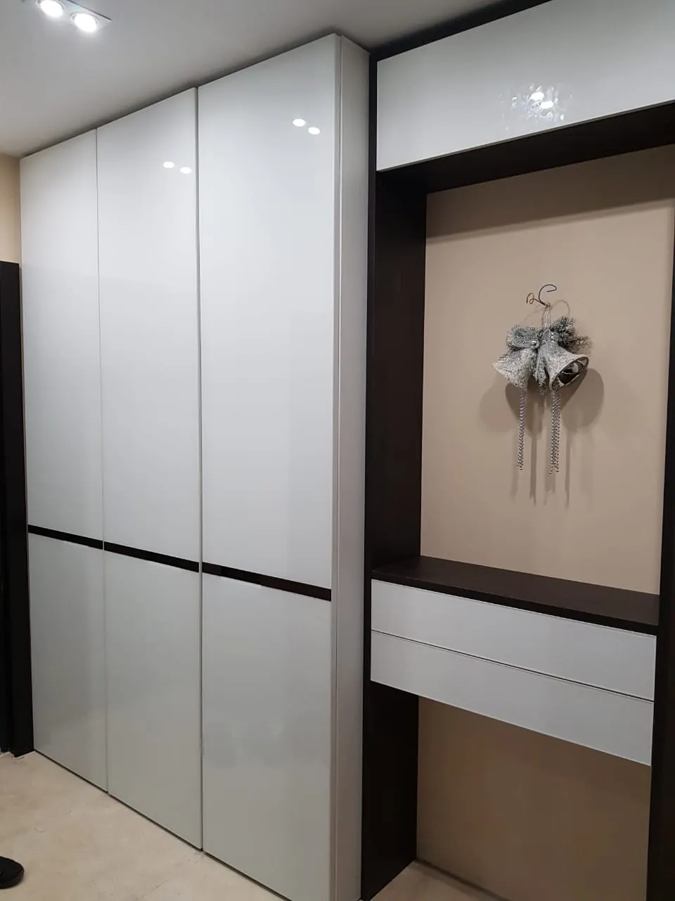 Беспрофильные глянцевые двери для шкафа-купе Gintereo. Купить стеклянные двери (лакобель) для шкафа под заказ в Москве, СПБ