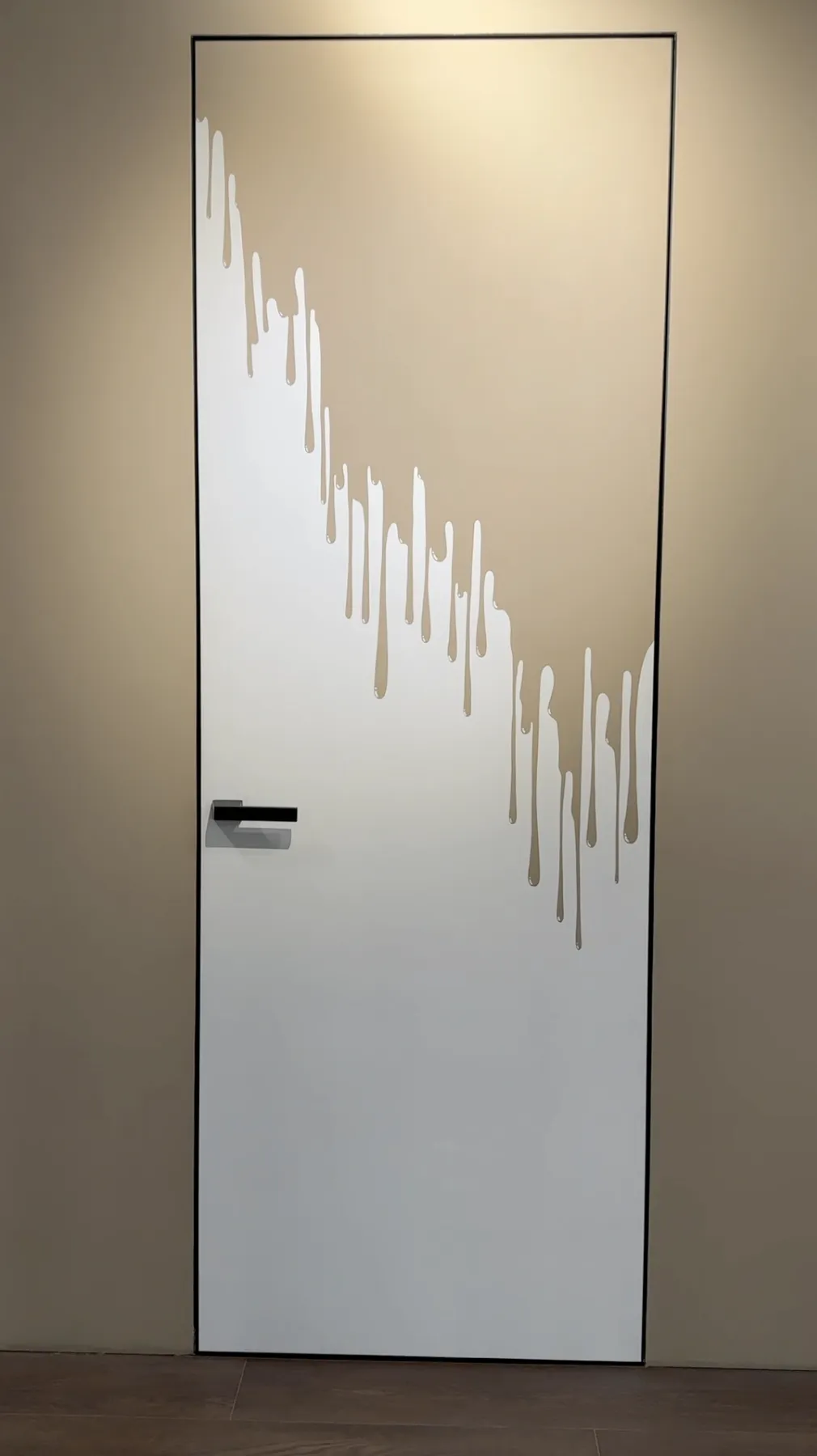 Скрытая белая дверь под покраску от Gintereo. Заказать и купить инвизибл дверь скрытого монтажа в Москве, СПБ