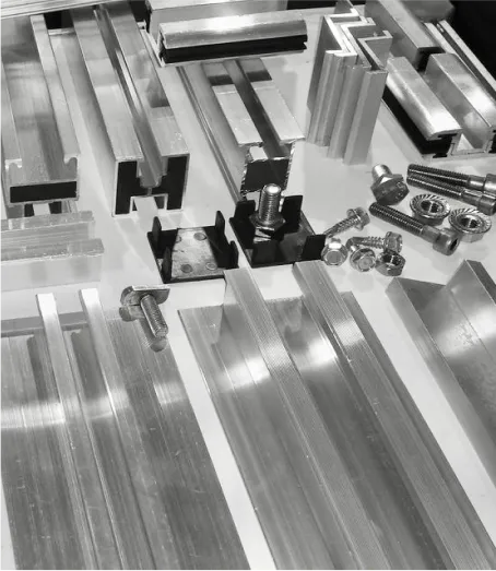 Черно-белое фото алюминиевого профиля для раздвижных, распашных, статичных и складных межкомнатных перегородок в стиле лофт