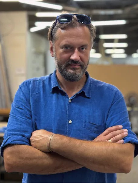 Фото А. Глухова - владельца и генерального директора компании Gintereo, занимающейся производством лофт перегородок и дверей