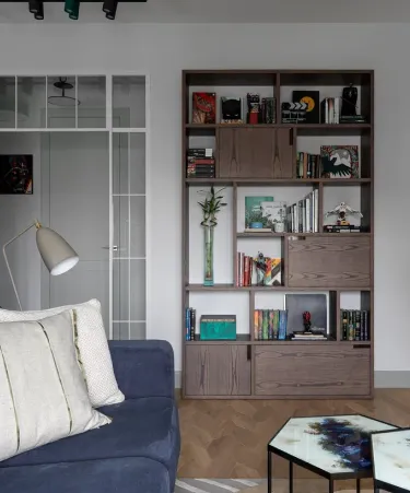 Статичная стеклянная перегородка лофт Gintereo в интерьере квартиры. Купить, заказать межкомнатную перегородку в Москве, СПБ